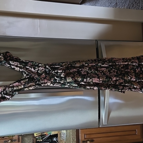 Floral V-Neck Ruffle Dress - Black and Pink - Picture 2 of 9